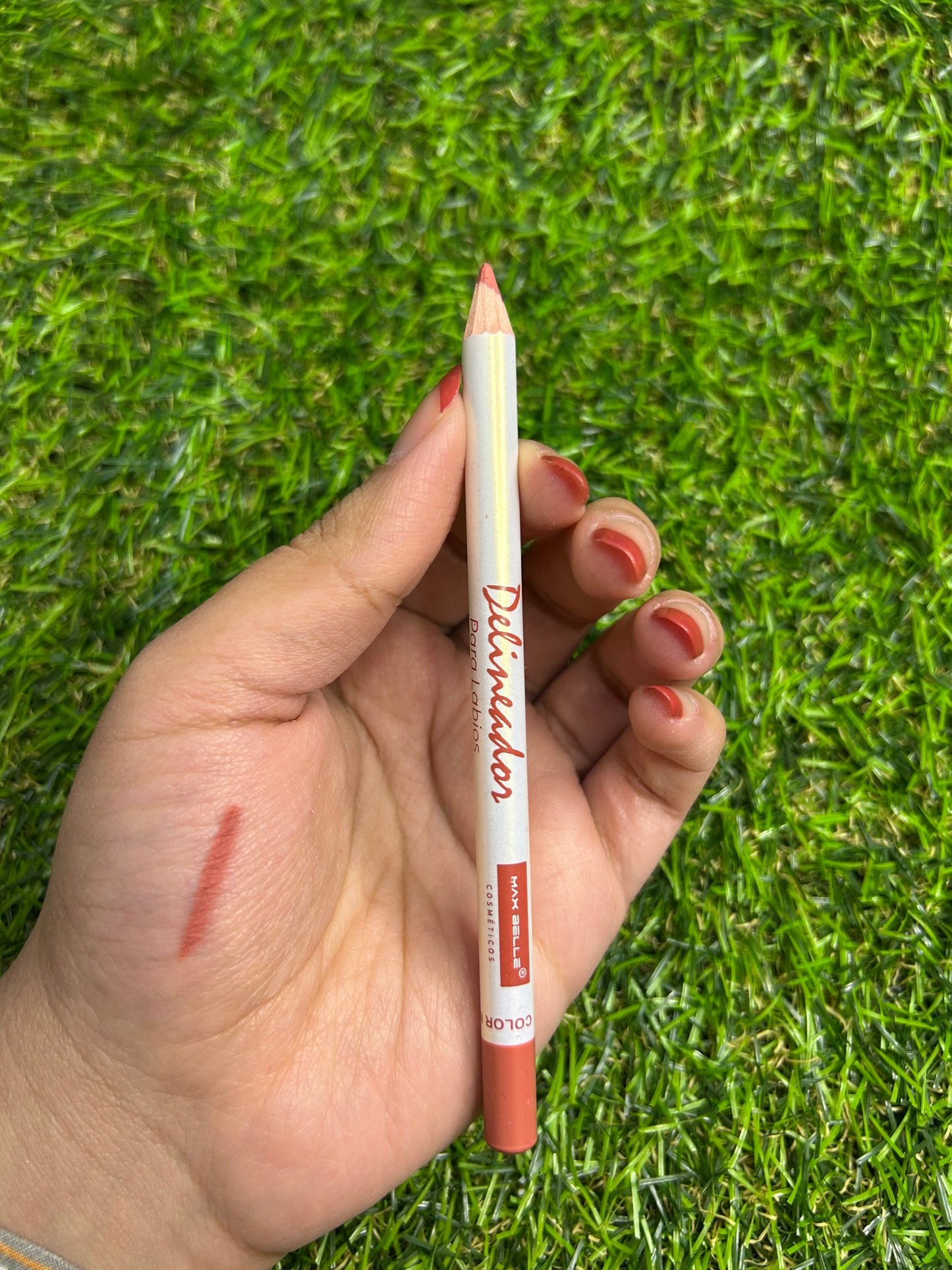 Max Belle Lip Liner